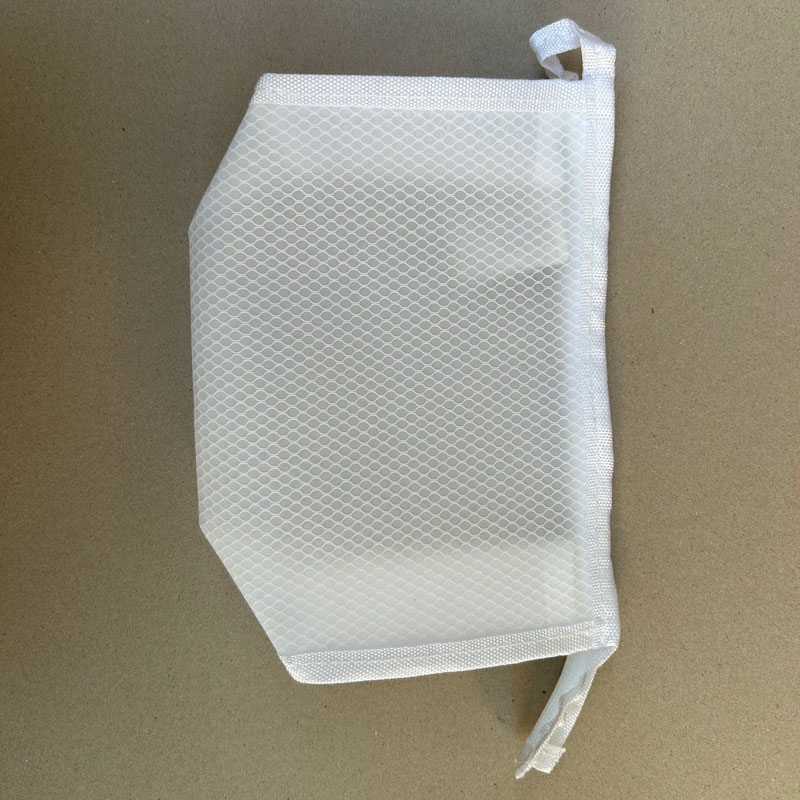 Hur man rengör en klar kosmetisk väska