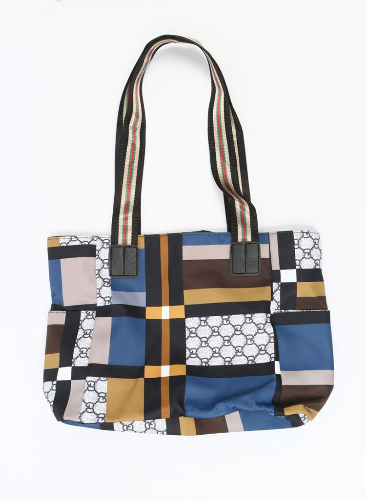 Det praktiska med stora axelväskor under resan